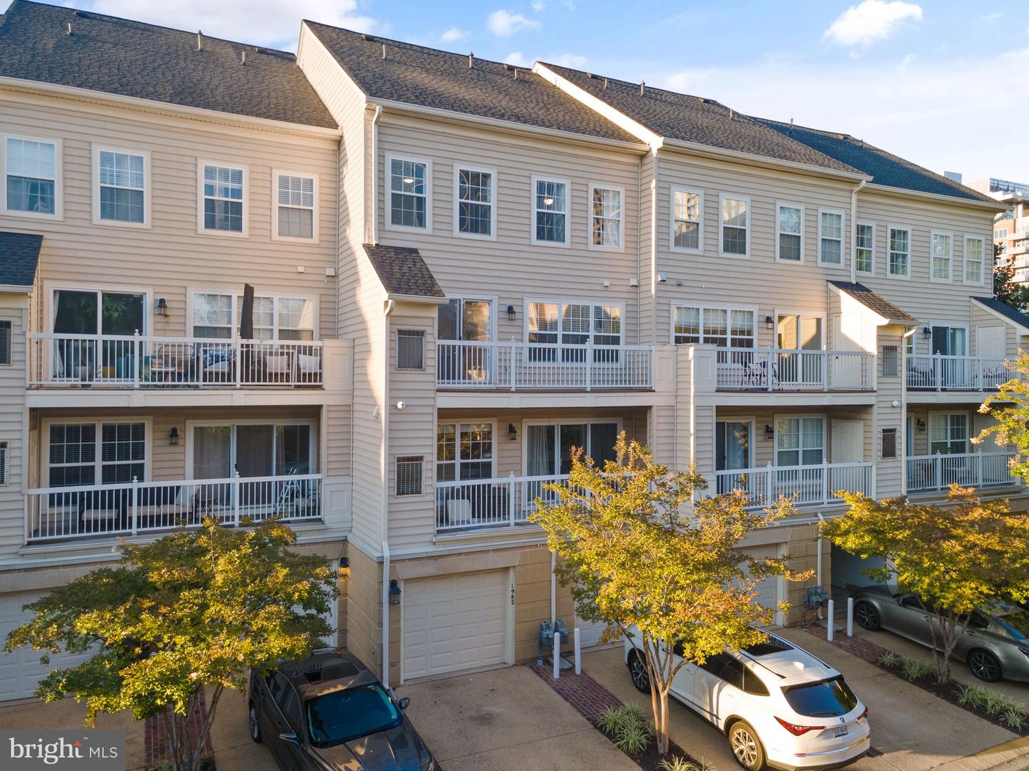 1980 CRESCENT PARK DR #16B, RESTON, Virginia 20190, 3 Bedrooms Bedrooms, ,2 BathroomsBathrooms,Residential,For sale,1980 CRESCENT PARK DR #16B,VAFX2196520 MLS # VAFX2196520