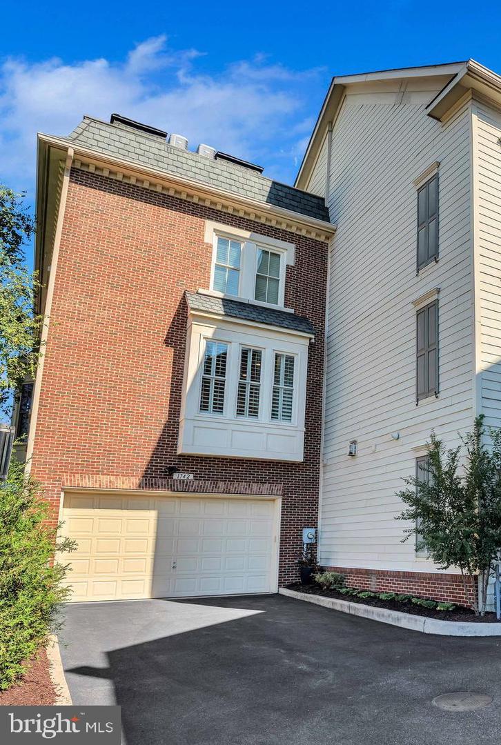 1742 POTOMAC GREENS DR, ALEXANDRIA, Virginia 22314, 4 Bedrooms Bedrooms, ,2 BathroomsBathrooms,Residential,For sale,1742 POTOMAC GREENS DR,VAAX2038264 MLS # VAAX2038264