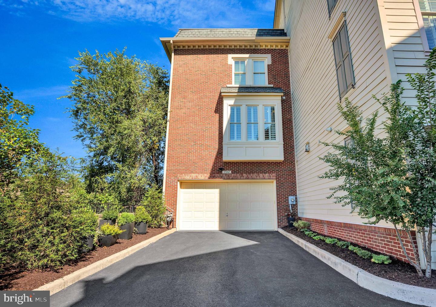 1742 POTOMAC GREENS DR, ALEXANDRIA, Virginia 22314, 4 Bedrooms Bedrooms, ,2 BathroomsBathrooms,Residential,For sale,1742 POTOMAC GREENS DR,VAAX2038264 MLS # VAAX2038264