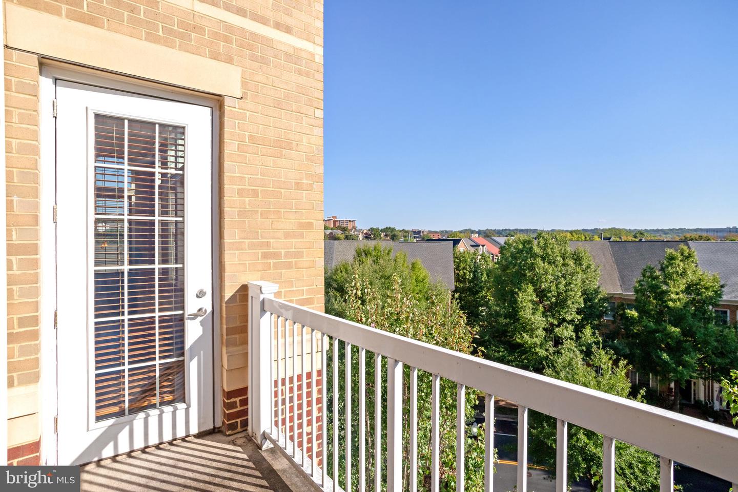 400 CAMERON STATION BLVD #412, ALEXANDRIA, Virginia 22304, 2 Bedrooms Bedrooms, ,2 BathroomsBathrooms,Residential,For sale,400 CAMERON STATION BLVD #412,VAAX2038320 MLS # VAAX2038320