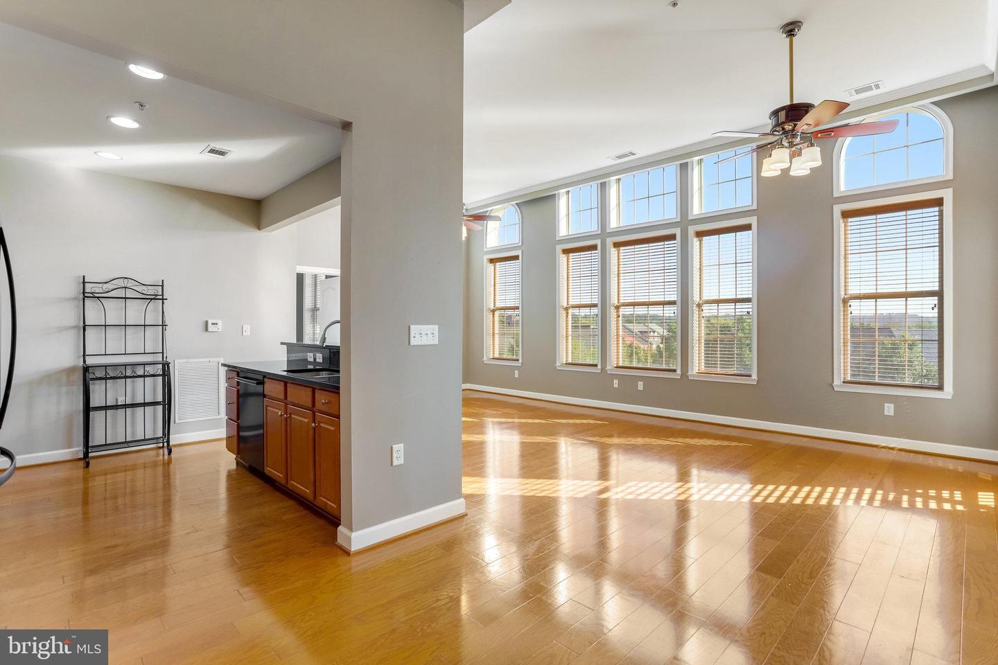 400 CAMERON STATION BLVD #412, ALEXANDRIA, Virginia 22304, 2 Bedrooms Bedrooms, ,2 BathroomsBathrooms,Residential,For sale,400 CAMERON STATION BLVD #412,VAAX2038320 MLS # VAAX2038320