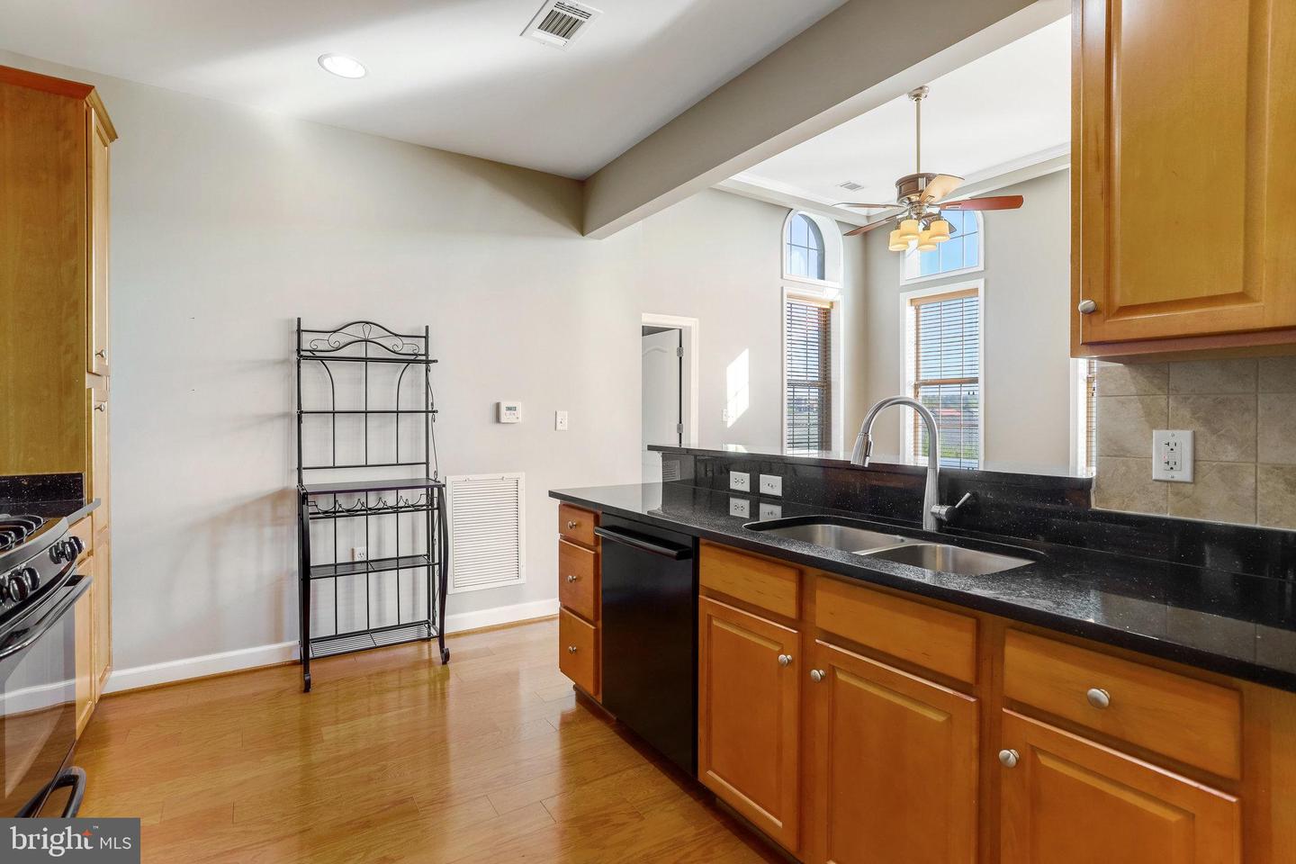 400 CAMERON STATION BLVD #412, ALEXANDRIA, Virginia 22304, 2 Bedrooms Bedrooms, ,2 BathroomsBathrooms,Residential,For sale,400 CAMERON STATION BLVD #412,VAAX2038320 MLS # VAAX2038320