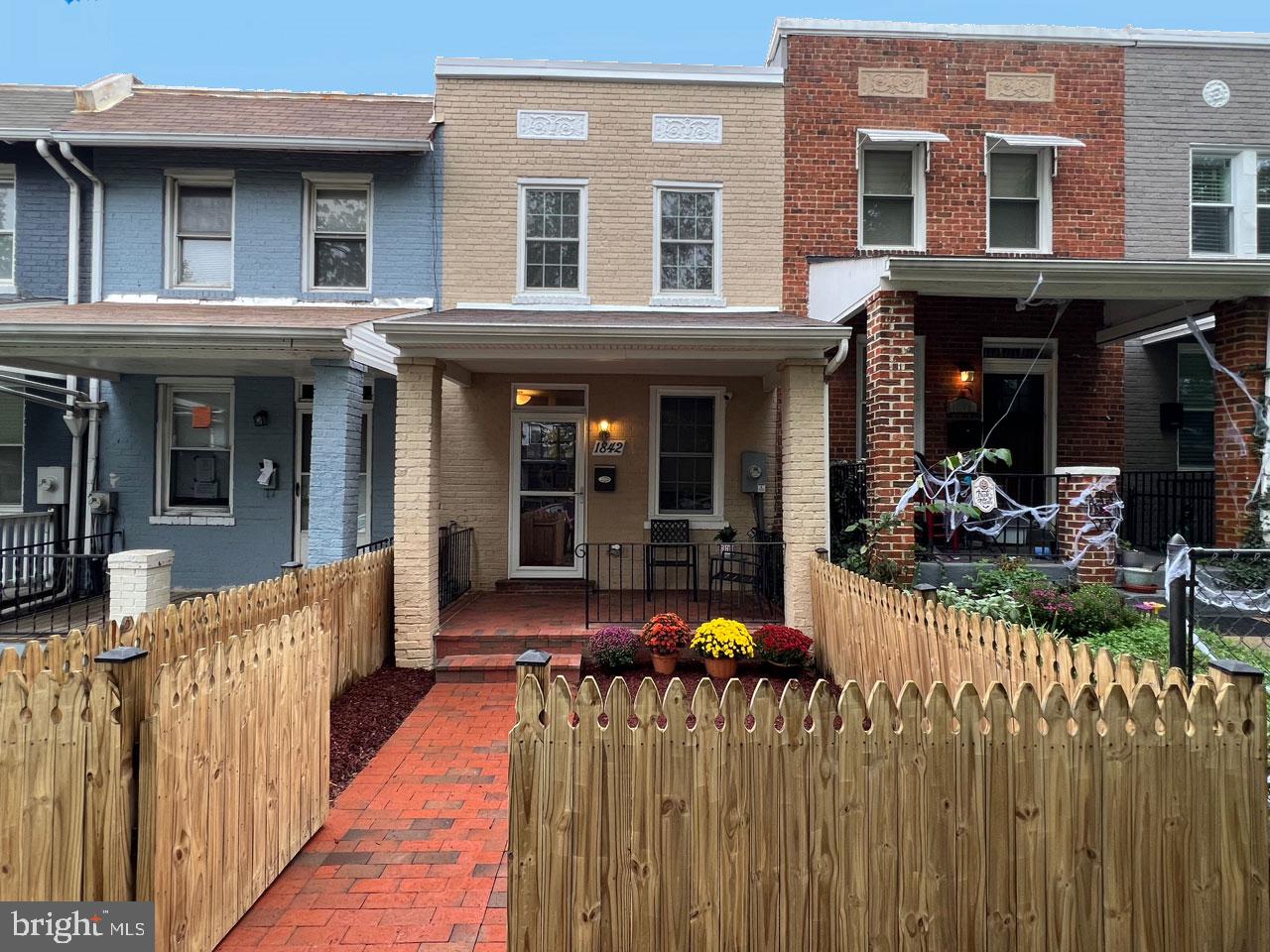 1842 L ST NE, WASHINGTON, District Of Columbia 20002, 2 Bedrooms Bedrooms, 5 Rooms Rooms,2 BathroomsBathrooms,Residential,For sale,1842 L ST NE,DCDC2161278 MLS # DCDC2161278