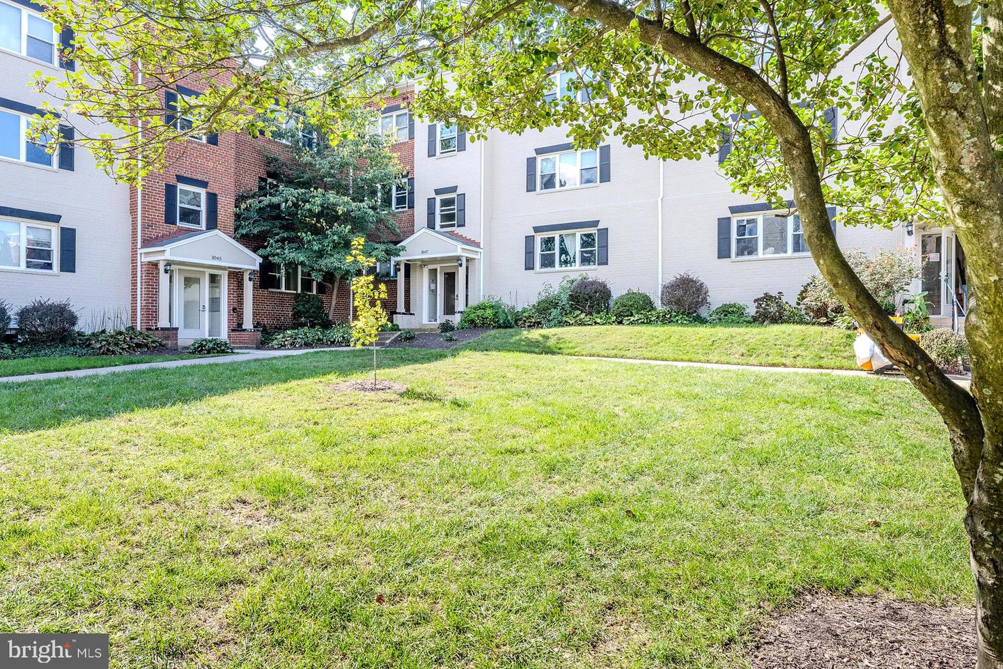 3047 PATRICK HENRY DR #302, FALLS CHURCH, Virginia 22044, 1 Bedroom Bedrooms, ,1 BathroomBathrooms,Residential,For sale,3047 PATRICK HENRY DR #302,VAFX2204438 MLS # VAFX2204438