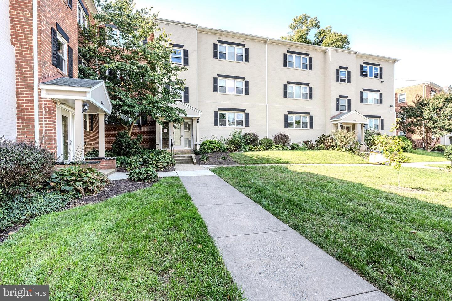 3047 PATRICK HENRY DR #302, FALLS CHURCH, Virginia 22044, 1 Bedroom Bedrooms, ,1 BathroomBathrooms,Residential,For sale,3047 PATRICK HENRY DR #302,VAFX2204438 MLS # VAFX2204438