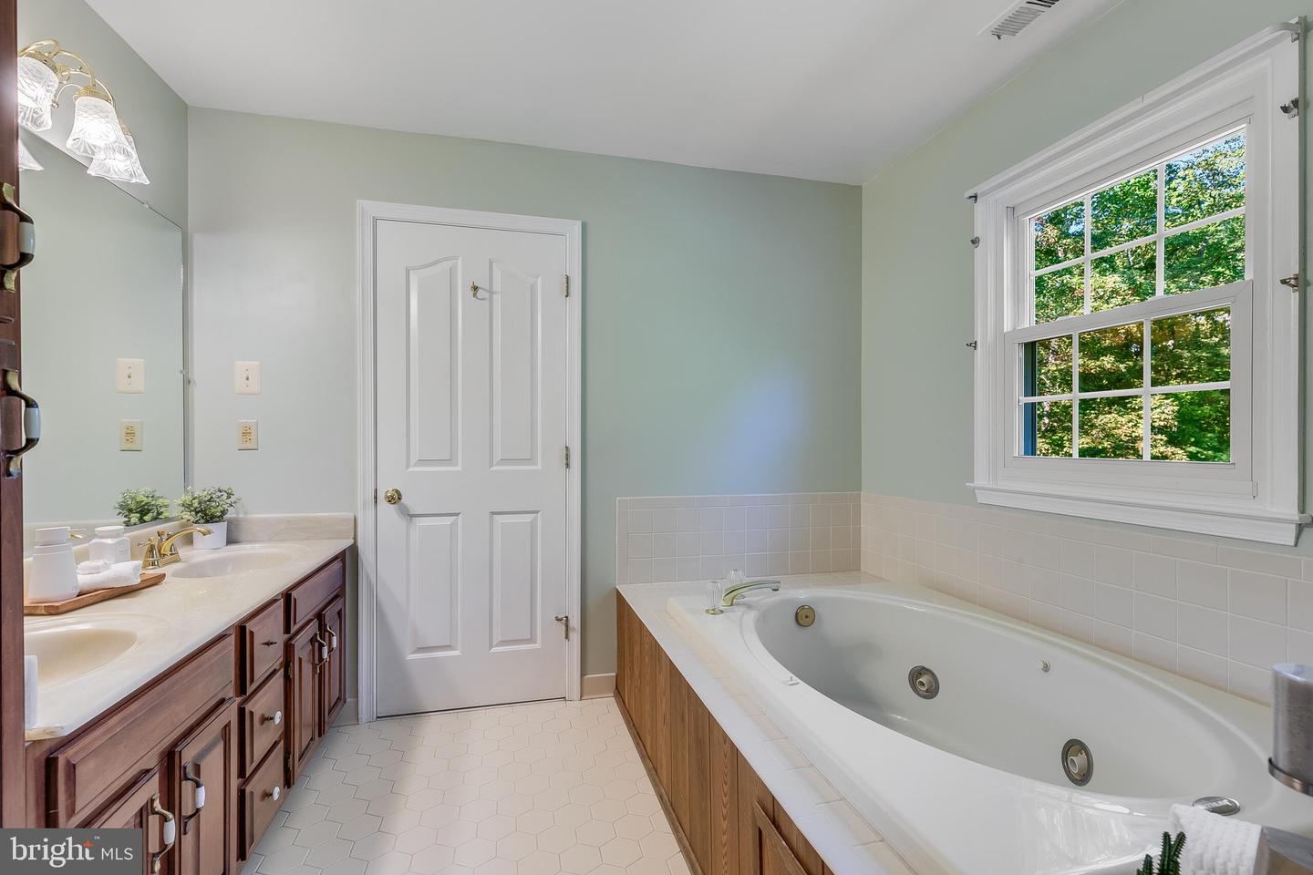 9870 HAMPTON RD, FAIRFAX STATION, Virginia 22039, 4 Bedrooms Bedrooms, ,3 BathroomsBathrooms,Residential,For sale,9870 HAMPTON RD,VAFX2205168 MLS # VAFX2205168