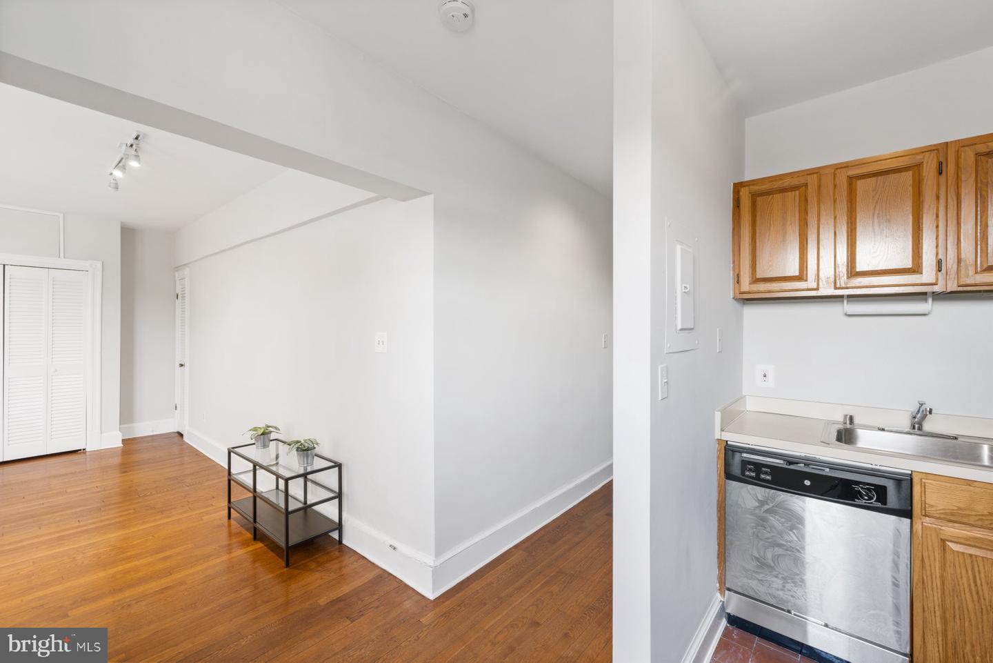 637 3RD ST NE #405, WASHINGTON, District Of Columbia 20002, ,1 BathroomBathrooms,Residential,For sale,637 3RD ST NE #405,DCDC2163436 MLS # DCDC2163436