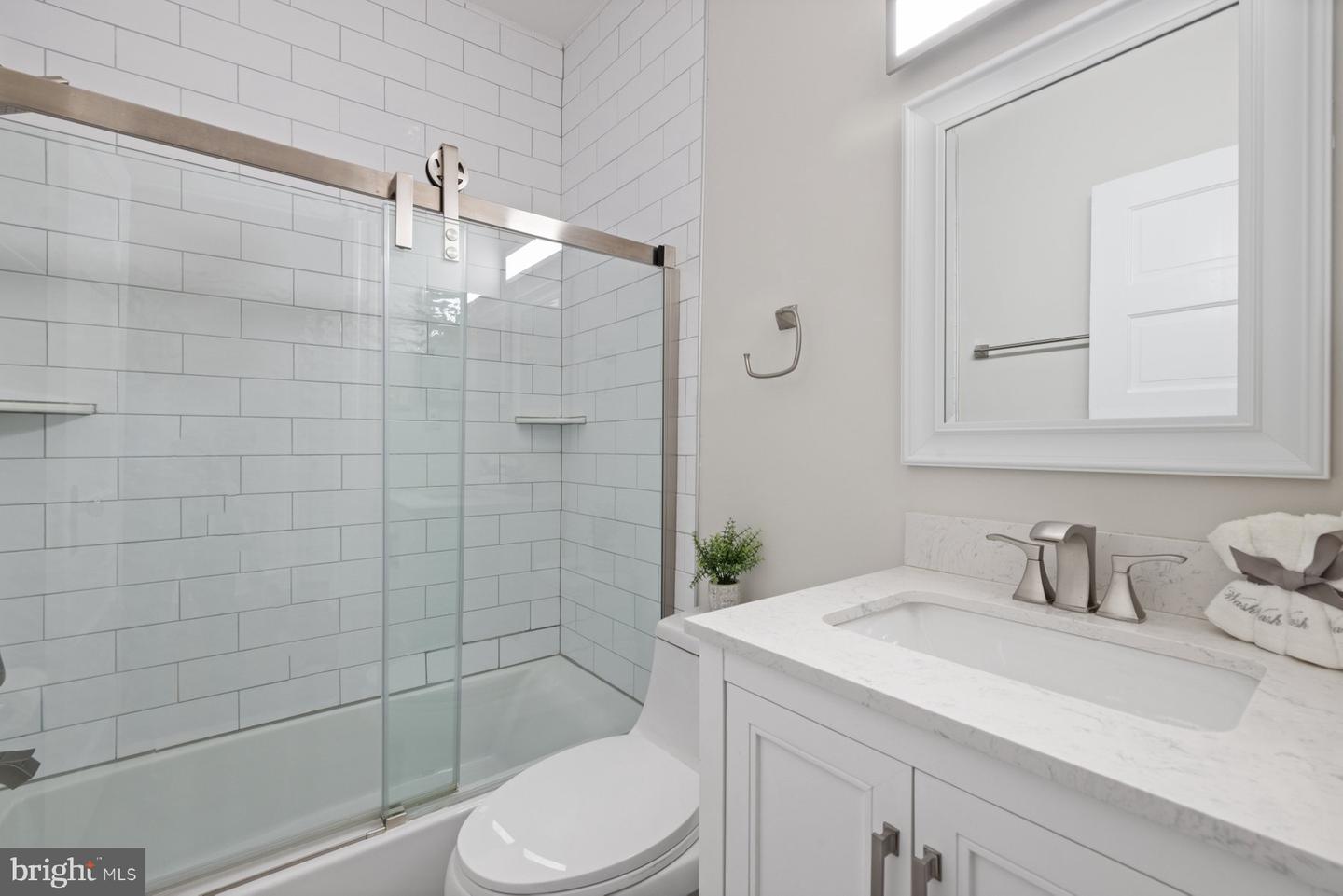 637 3RD ST NE #405, WASHINGTON, District Of Columbia 20002, ,1 BathroomBathrooms,Residential,For sale,637 3RD ST NE #405,DCDC2163436 MLS # DCDC2163436