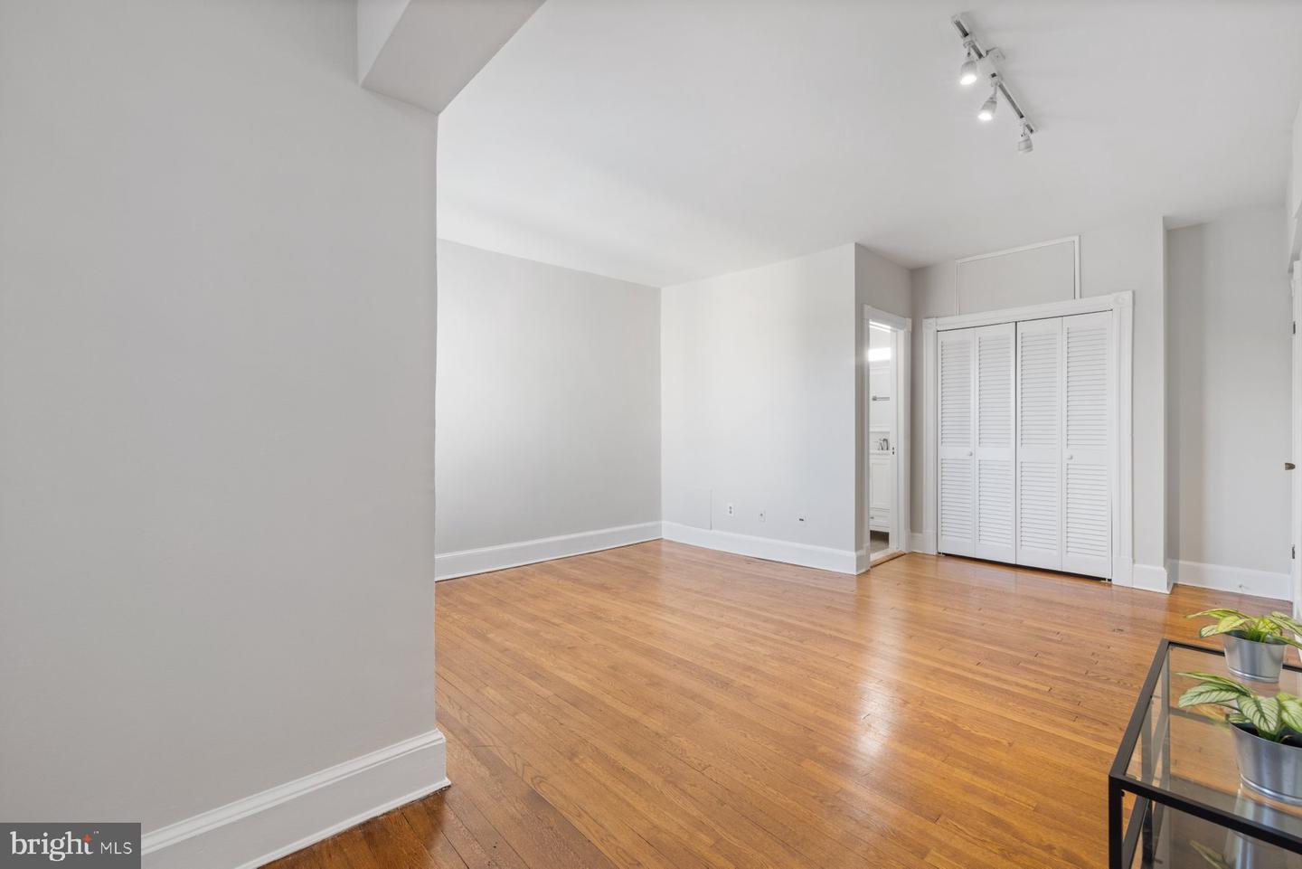 637 3RD ST NE #405, WASHINGTON, District Of Columbia 20002, ,1 BathroomBathrooms,Residential,For sale,637 3RD ST NE #405,DCDC2163436 MLS # DCDC2163436