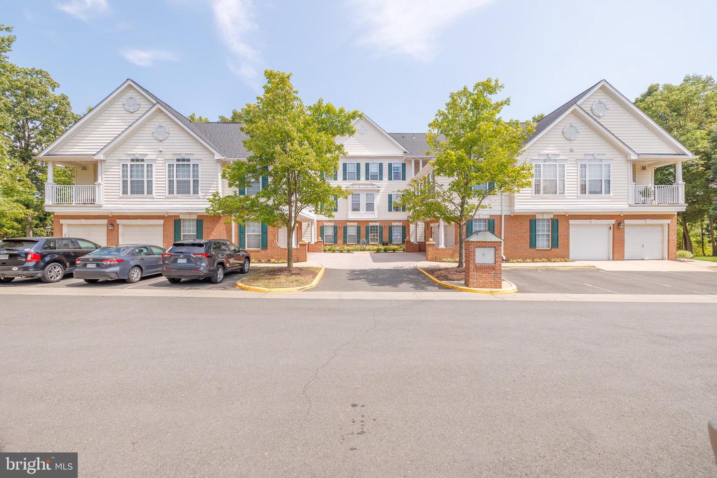 25200 LAKE SHORE SQ #103, CHANTILLY, Virginia 20152, 2 Bedrooms Bedrooms, ,2 BathroomsBathrooms,Residential,For sale,25200 LAKE SHORE SQ #103,VALO2081708 MLS # VALO2081708