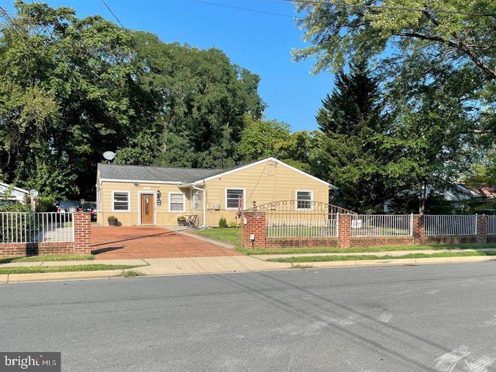 14207 FISHER AVE, WOODBRIDGE, Virginia 22191, 4 Bedrooms Bedrooms, ,2 BathroomsBathrooms,Residential,For sale,14207 FISHER AVE,VAPW2081182 MLS # VAPW2081182