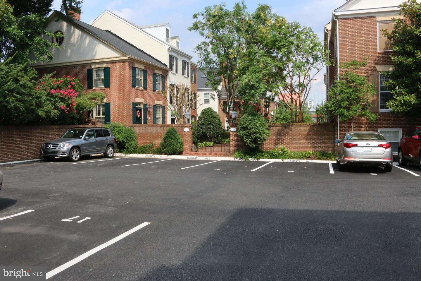 426-1/2 N SAINT ASAPH ST N, ALEXANDRIA, Virginia 22314, 1 Bedroom Bedrooms, ,1 BathroomBathrooms,Residential,For sale,426-1/2 N SAINT ASAPH ST N,VAAX2034922 MLS # VAAX2034922