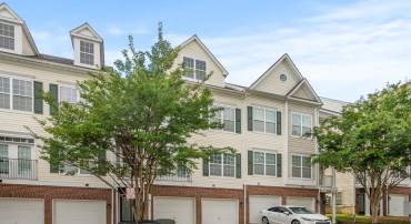 13947 HOLLOW WIND WAY #101, WOODBRIDGE, Virginia 22191, 3 Bedrooms Bedrooms, ,2 BathroomsBathrooms,Residential,For sale,13947 HOLLOW WIND WAY #101,VAPW2080348 MLS # VAPW2080348