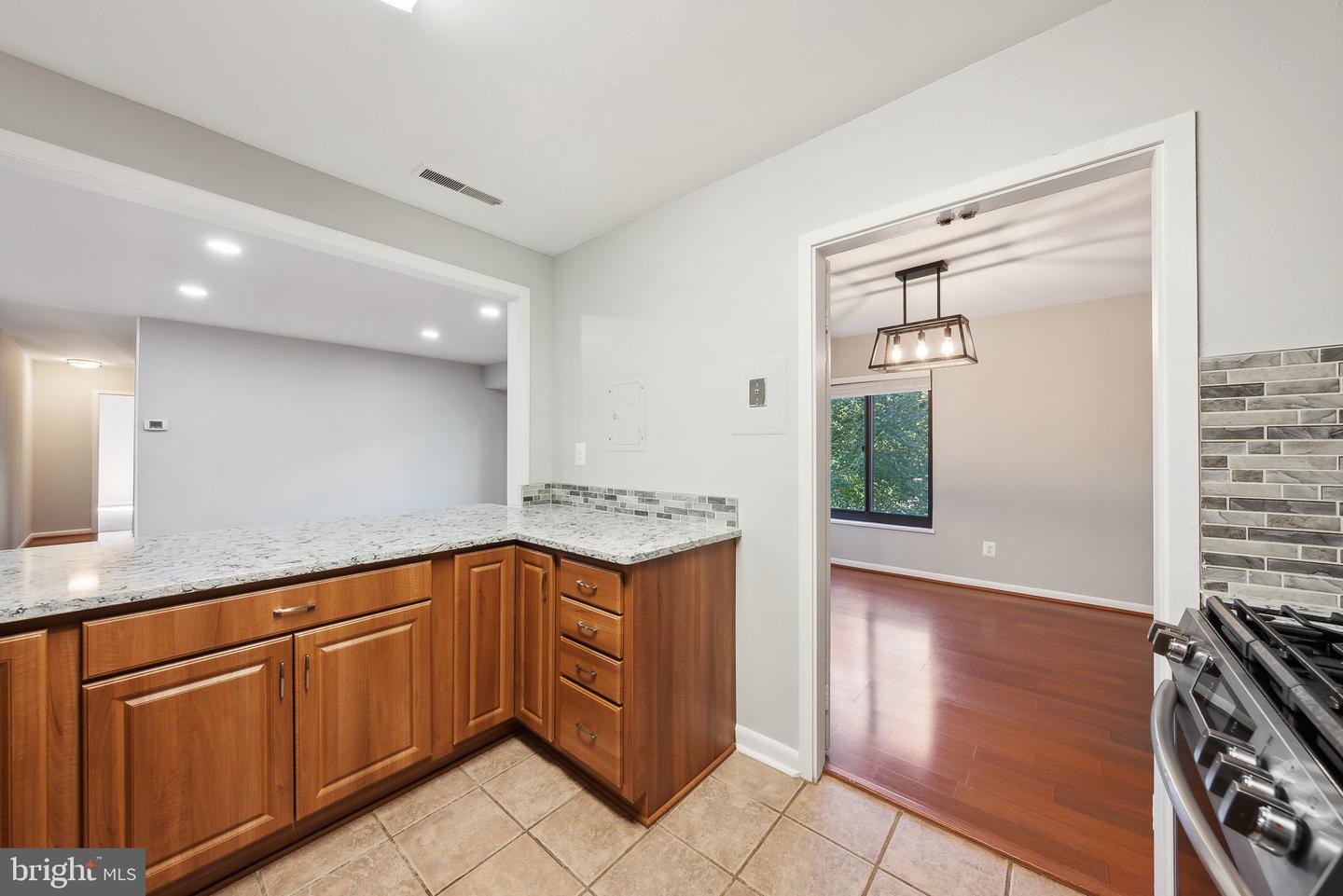 6001 ARLINGTON BLVD #324, FALLS CHURCH, Virginia 22044, 3 Bedrooms Bedrooms, ,2 BathroomsBathrooms,Residential,For sale,6001 ARLINGTON BLVD #324,VAFX2204022 MLS # VAFX2204022