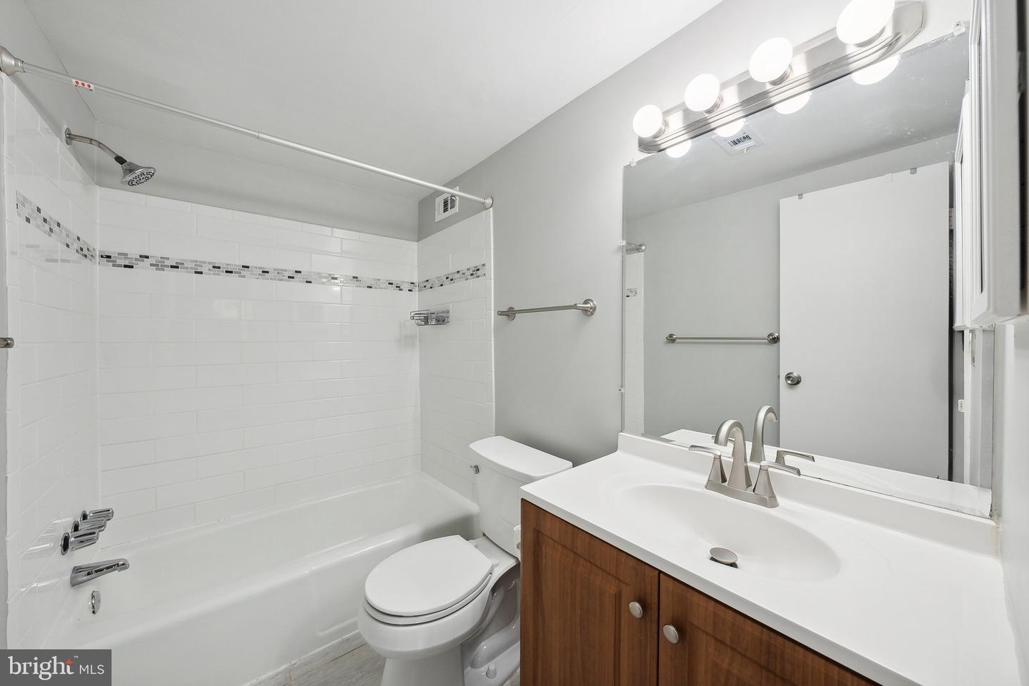 6001 ARLINGTON BLVD #324, FALLS CHURCH, Virginia 22044, 3 Bedrooms Bedrooms, ,2 BathroomsBathrooms,Residential,For sale,6001 ARLINGTON BLVD #324,VAFX2204022 MLS # VAFX2204022