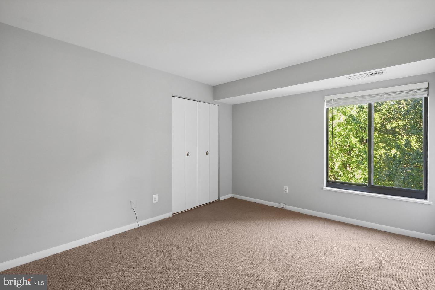 6001 ARLINGTON BLVD #324, FALLS CHURCH, Virginia 22044, 3 Bedrooms Bedrooms, ,2 BathroomsBathrooms,Residential,For sale,6001 ARLINGTON BLVD #324,VAFX2204022 MLS # VAFX2204022