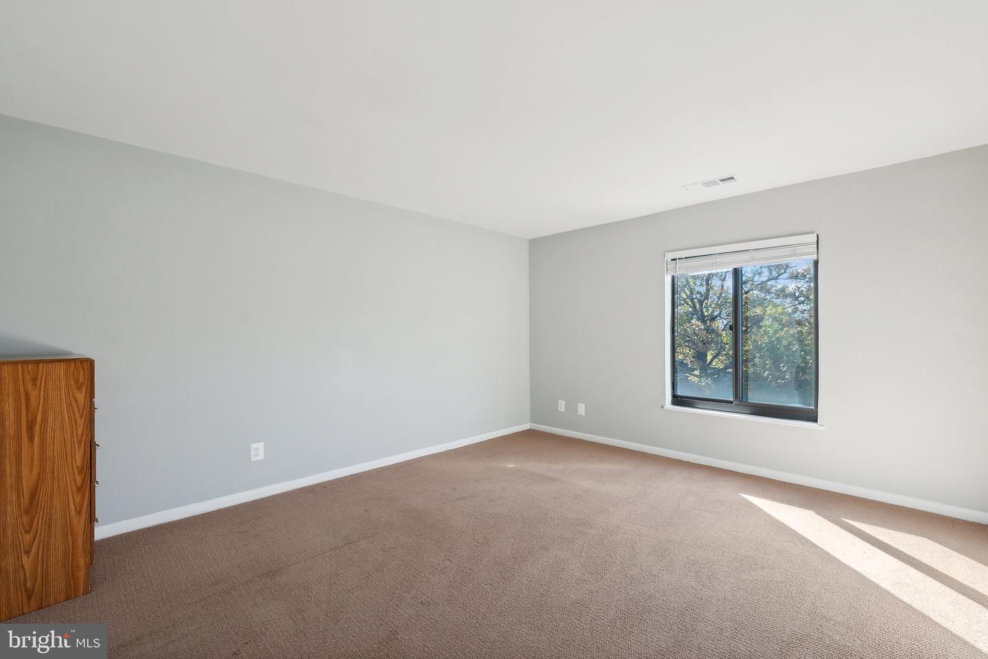 6001 ARLINGTON BLVD #324, FALLS CHURCH, Virginia 22044, 3 Bedrooms Bedrooms, ,2 BathroomsBathrooms,Residential,For sale,6001 ARLINGTON BLVD #324,VAFX2204022 MLS # VAFX2204022