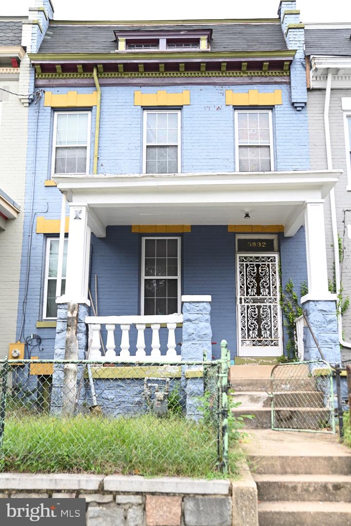 3932 NEW HAMPSHIRE AVE NW, WASHINGTON, District Of Columbia 20011, 3 Bedrooms Bedrooms, ,1 BathroomBathrooms,Residential,For sale,3932 NEW HAMPSHIRE AVE NW,DCDC2161980 MLS # DCDC2161980