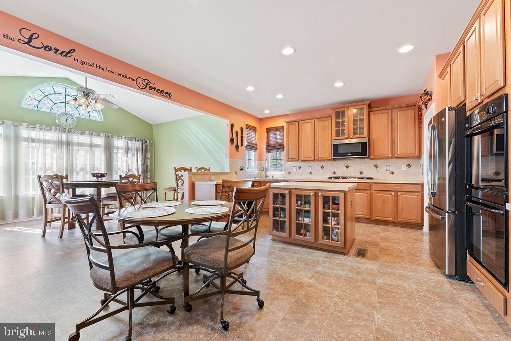 9418 DEEP CREEK LN, FREDERICKSBURG, Virginia 22407, 5 Bedrooms Bedrooms, ,4 BathroomsBathrooms,Residential,For sale,9418 DEEP CREEK LN,VASP2028438 MLS # VASP2028438