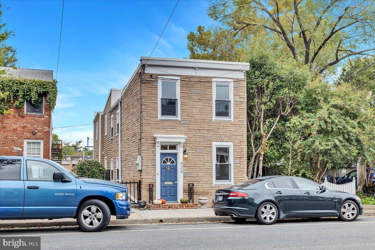 424 N PATRICK ST, ALEXANDRIA, Virginia 22314, 3 Bedrooms Bedrooms, ,1 BathroomBathrooms,Residential,For sale,424 N PATRICK ST,VAAX2038678 MLS # VAAX2038678