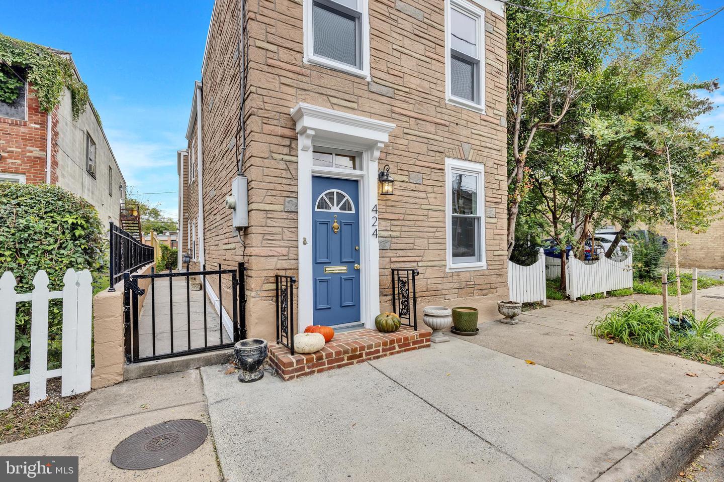 424 N PATRICK ST, ALEXANDRIA, Virginia 22314, 3 Bedrooms Bedrooms, ,1 BathroomBathrooms,Residential,For sale,424 N PATRICK ST,VAAX2038678 MLS # VAAX2038678