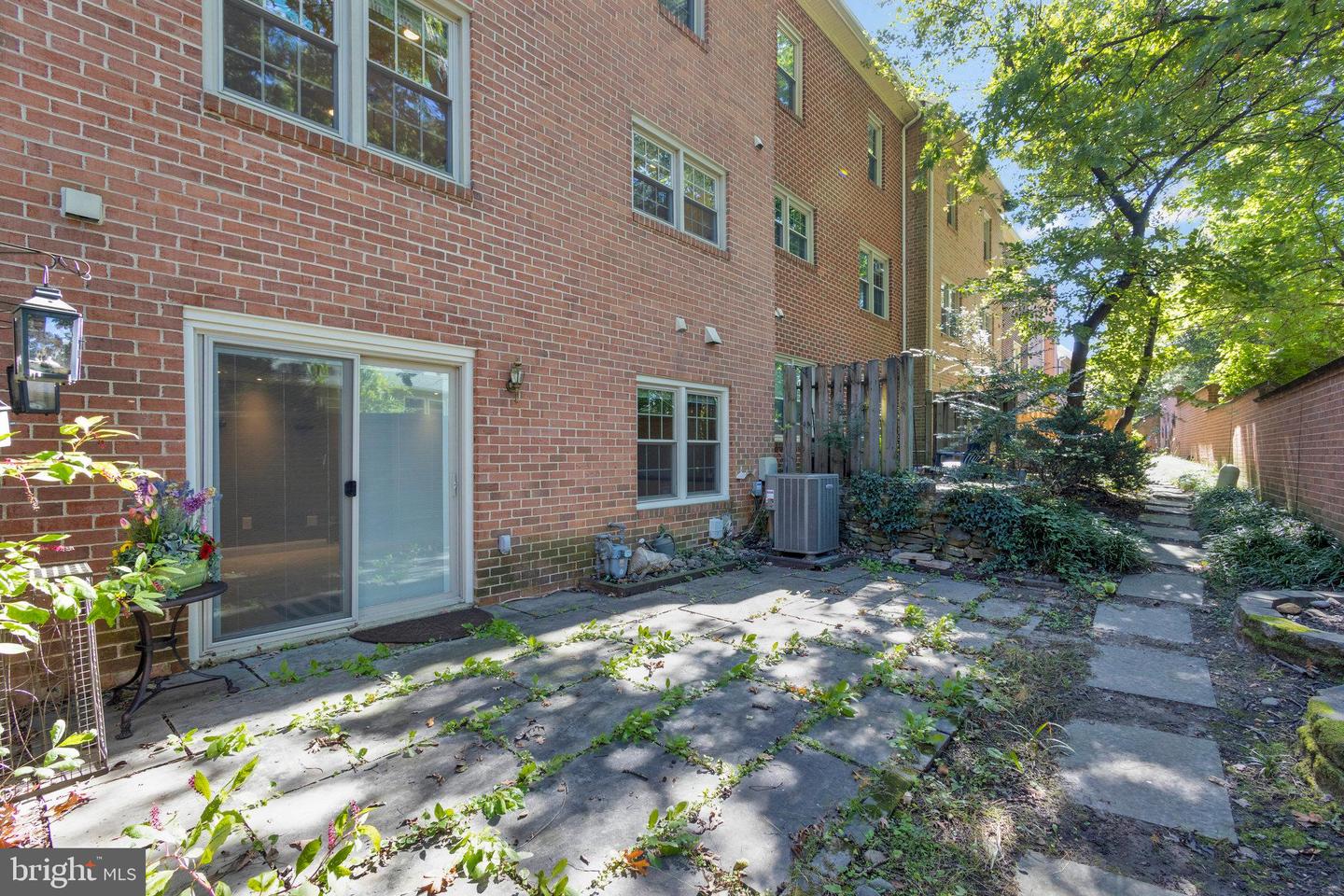 3542 S GEORGE MASON DR #25, ALEXANDRIA, Virginia 22302, 3 Bedrooms Bedrooms, ,2 BathroomsBathrooms,Residential,For sale,3542 S GEORGE MASON DR #25,VAFX2205844 MLS # VAFX2205844