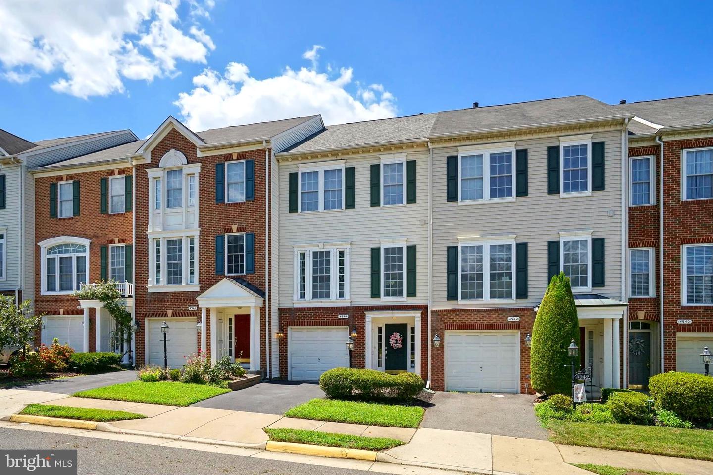 4944 WYNDHAM CREEK CT, FAIRFAX, Virginia 22030, 4 Bedrooms Bedrooms, ,4 BathroomsBathrooms,Residential,For sale,4944 WYNDHAM CREEK CT,VAFX2205806 MLS # VAFX2205806