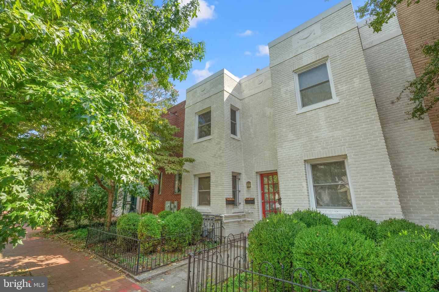 214 13TH ST SE, WASHINGTON, District Of Columbia 20003, 4 Bedrooms Bedrooms, ,4 BathroomsBathrooms,Residential,For sale,214 13TH ST SE,DCDC2163854 MLS # DCDC2163854