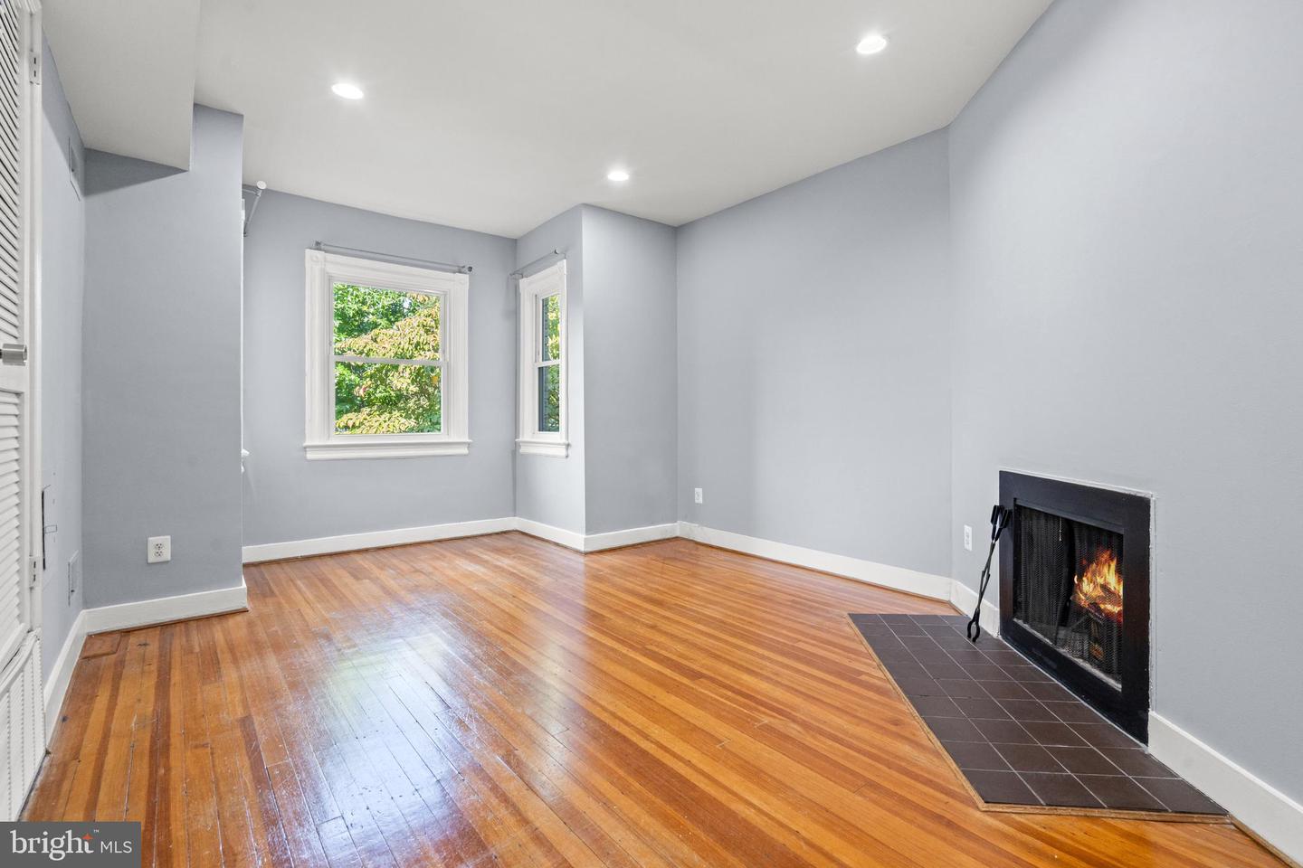 214 13TH ST SE, WASHINGTON, District Of Columbia 20003, 4 Bedrooms Bedrooms, ,4 BathroomsBathrooms,Residential,For sale,214 13TH ST SE,DCDC2163854 MLS # DCDC2163854