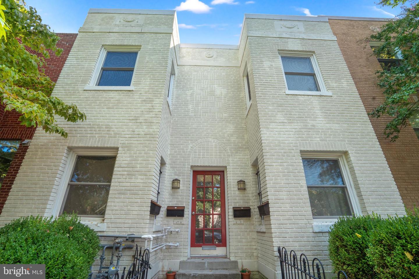 214 13TH ST SE, WASHINGTON, District Of Columbia 20003, 4 Bedrooms Bedrooms, ,4 BathroomsBathrooms,Residential,For sale,214 13TH ST SE,DCDC2163854 MLS # DCDC2163854