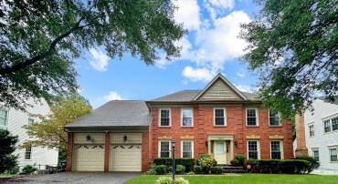 13911 VALLEY COUNTRY DR, CHANTILLY, Virginia 20151, 5 Bedrooms Bedrooms, ,3 BathroomsBathrooms,Residential,For sale,13911 VALLEY COUNTRY DR,VAFX2202208 MLS # VAFX2202208