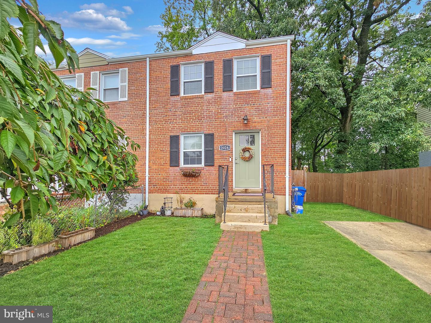 2028 ARLINGTON TER, ALEXANDRIA, Virginia 22303, 2 Bedrooms Bedrooms, ,2 BathroomsBathrooms,Residential,For sale,2028 ARLINGTON TER,VAFX2202746 MLS # VAFX2202746