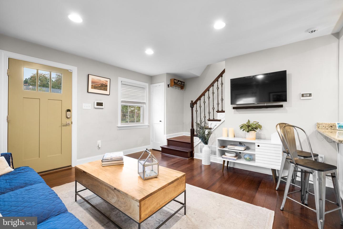 2028 ARLINGTON TER, ALEXANDRIA, Virginia 22303, 2 Bedrooms Bedrooms, ,2 BathroomsBathrooms,Residential,For sale,2028 ARLINGTON TER,VAFX2202746 MLS # VAFX2202746