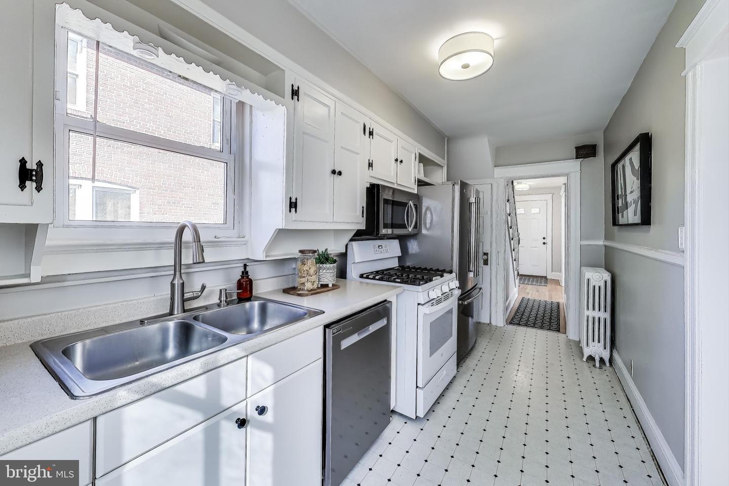 107 E CUSTIS AVE, ALEXANDRIA, Virginia 22301, 3 Bedrooms Bedrooms, ,1 BathroomBathrooms,Residential,For sale,107 E CUSTIS AVE,VAAX2038738 MLS # VAAX2038738