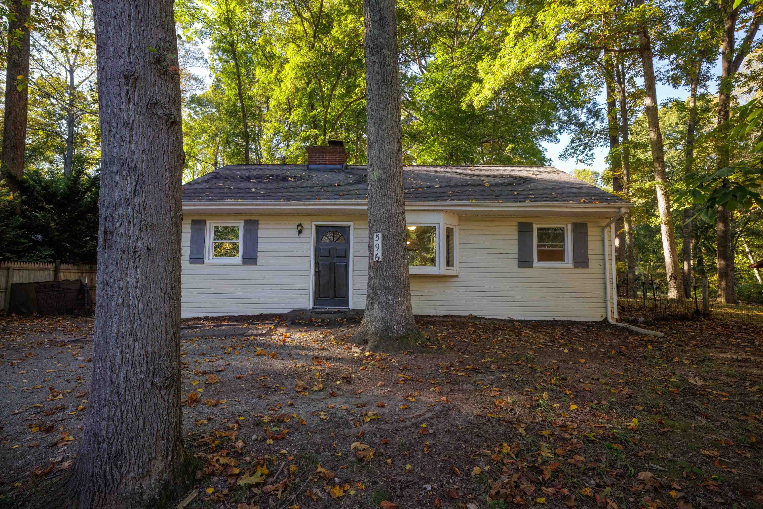 596 N LAKESHORE DR, LOUISA, Virginia 23093, 3 Bedrooms Bedrooms, ,1 BathroomBathrooms,Residential,596 N LAKESHORE DR,657766 MLS # 657766