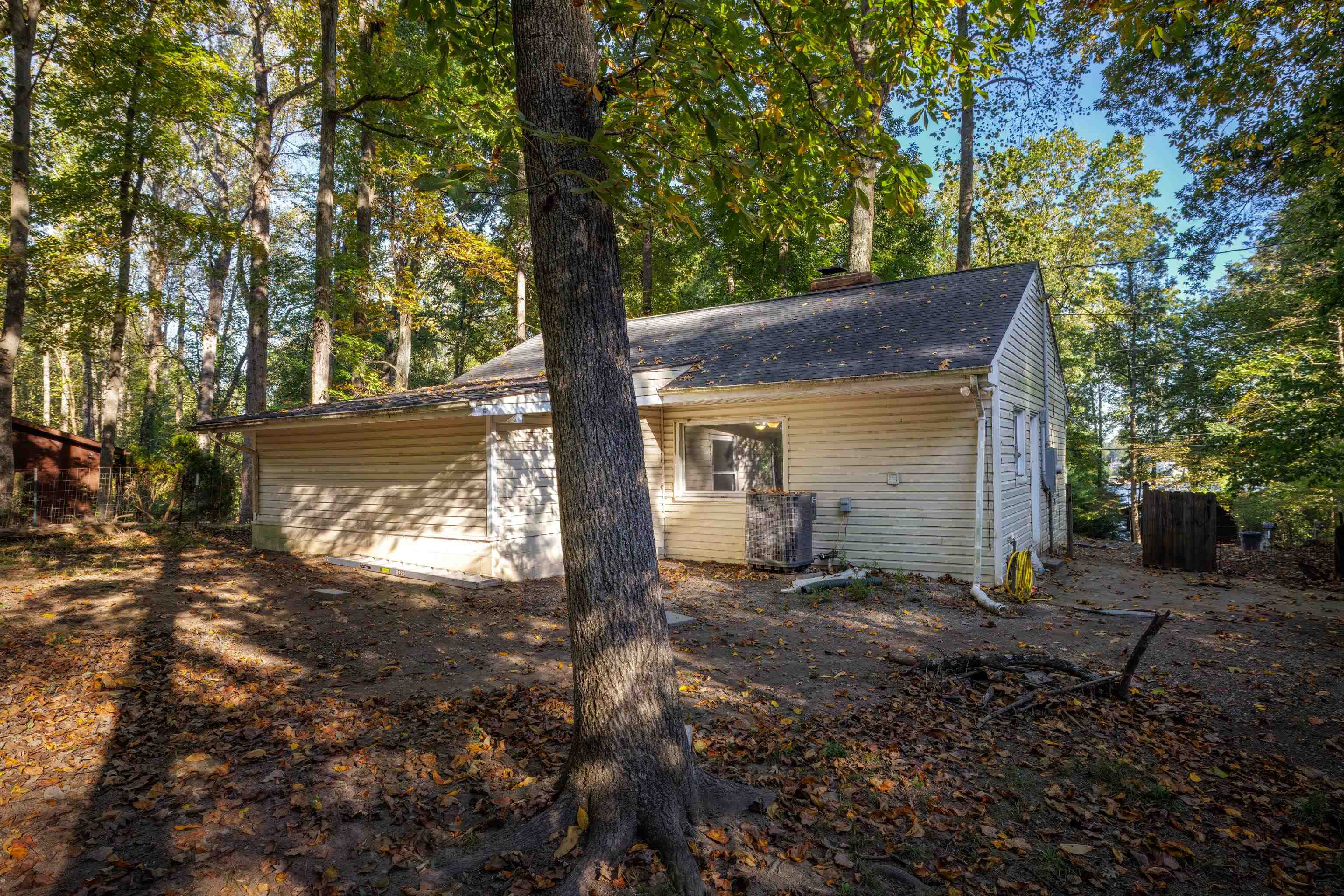 596 N LAKESHORE DR, LOUISA, Virginia 23093, 3 Bedrooms Bedrooms, ,1 BathroomBathrooms,Residential,596 N LAKESHORE DR,657766 MLS # 657766