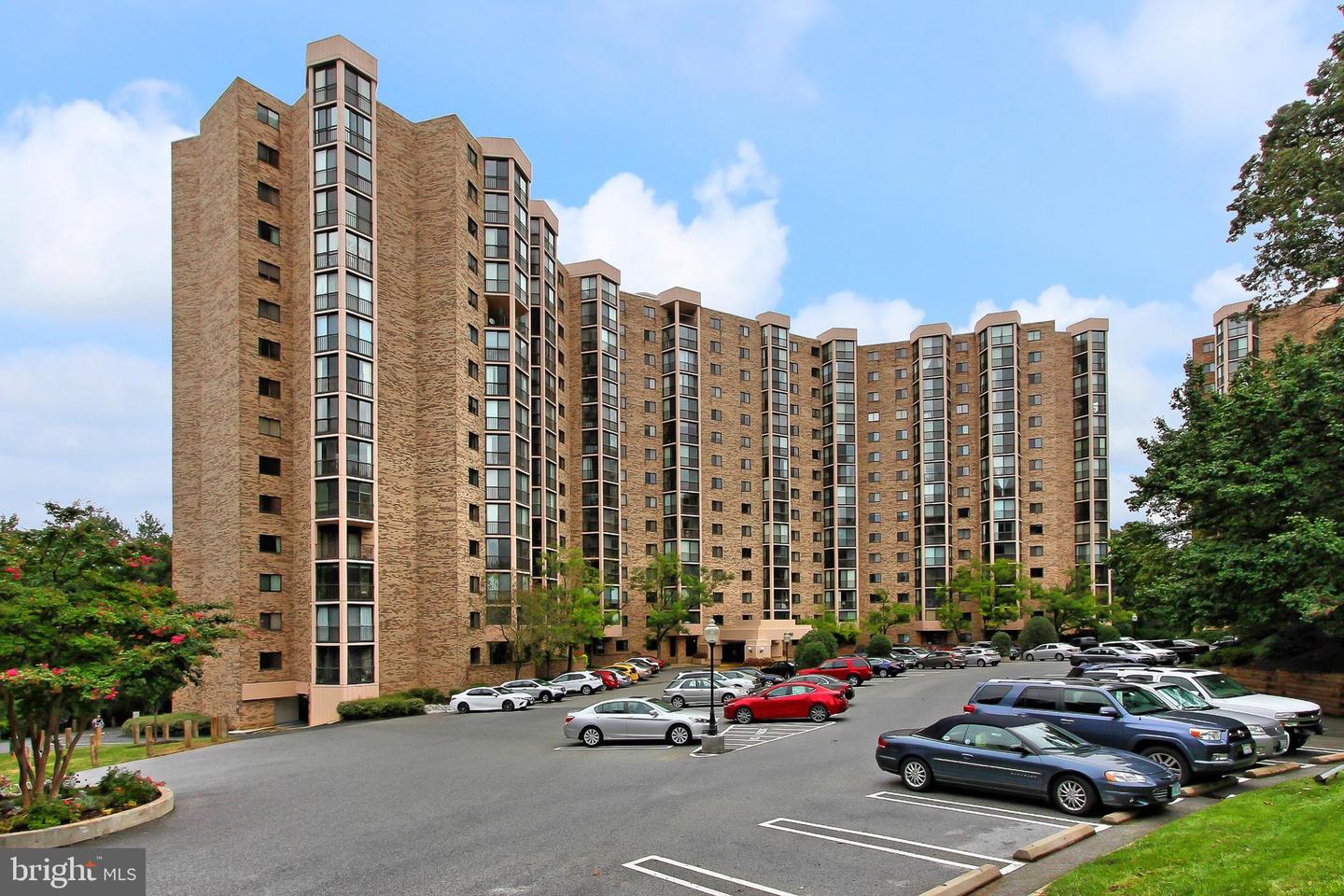 5903 MOUNT EAGLE DR #111, ALEXANDRIA, Virginia 22303, 1 Bedroom Bedrooms, ,1 BathroomBathrooms,Residential,For sale,5903 MOUNT EAGLE DR #111,VAFX2205854 MLS # VAFX2205854