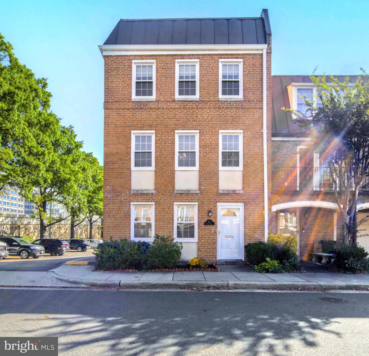 612 4TH PL SW, WASHINGTON, District Of Columbia 20024, 4 Bedrooms Bedrooms, ,3 BathroomsBathrooms,Residential,For sale,612 4TH PL SW,DCDC2163856 MLS # DCDC2163856