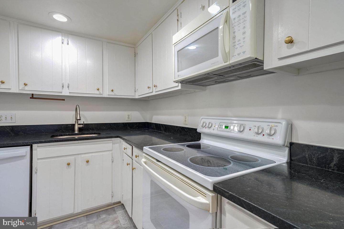 4118 36TH ST S #A1, ARLINGTON, Virginia 22206, 1 Bedroom Bedrooms, ,2 BathroomsBathrooms,Residential,For sale,4118 36TH ST S #A1,VAAR2047906 MLS # VAAR2047906