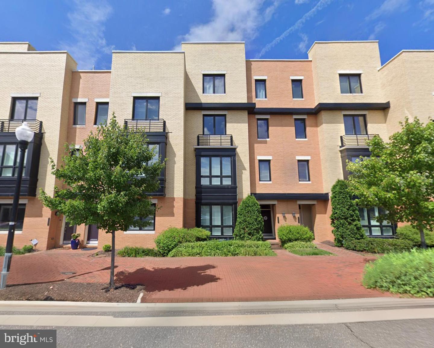 2406 MAIN LINE BLVD #101, ALEXANDRIA, Virginia 22301, 3 Bedrooms Bedrooms, ,2 BathroomsBathrooms,Residential,For sale,2406 MAIN LINE BLVD #101,VAAX2037494 MLS # VAAX2037494