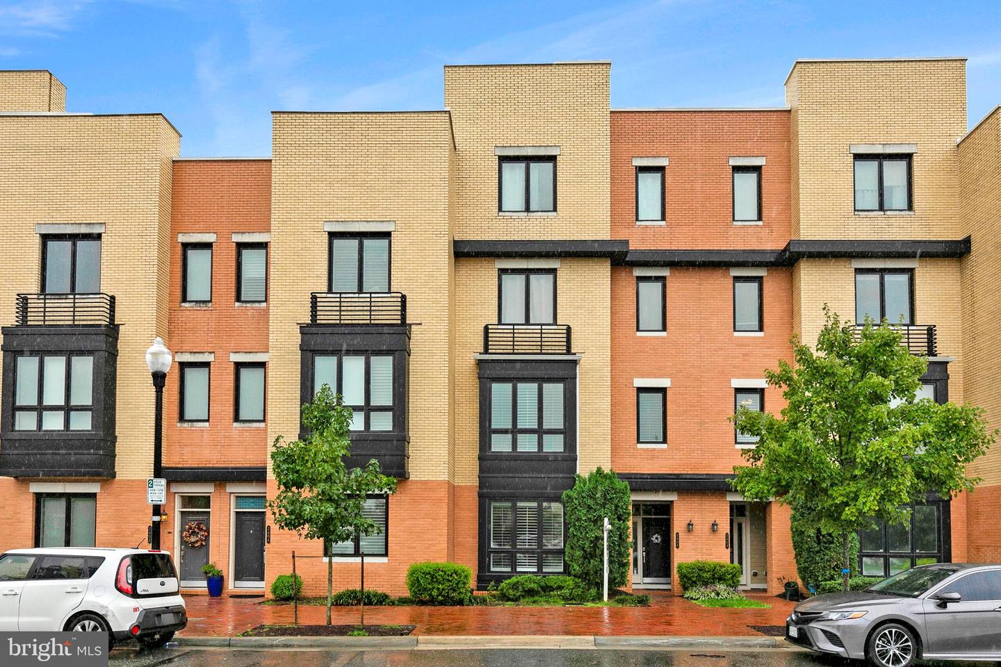 2406 MAIN LINE BLVD #101, ALEXANDRIA, Virginia 22301, 3 Bedrooms Bedrooms, ,2 BathroomsBathrooms,Residential,For sale,2406 MAIN LINE BLVD #101,VAAX2037494 MLS # VAAX2037494