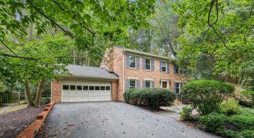 10413 SAMAGA DR, OAKTON, Virginia 22124, 5 Bedrooms Bedrooms, ,3 BathroomsBathrooms,Residential,For sale,10413 SAMAGA DR,VAFX2205364 MLS # VAFX2205364