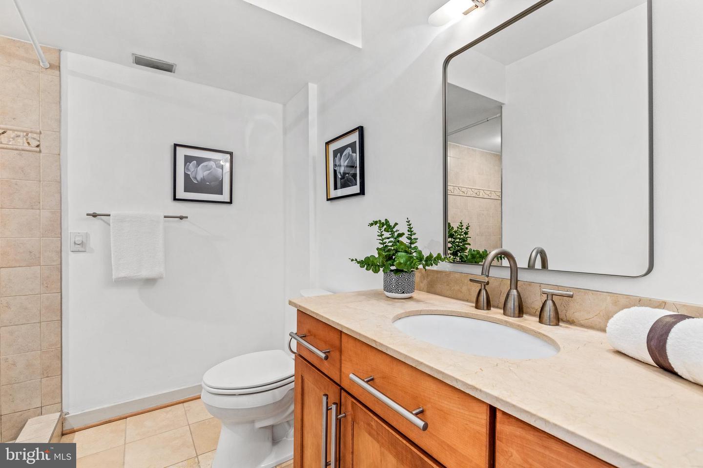 1323 K ST SE #204, WASHINGTON, District Of Columbia 20003, 2 Bedrooms Bedrooms, ,2 BathroomsBathrooms,Residential,For sale,1323 K ST SE #204,DCDC2163430 MLS # DCDC2163430