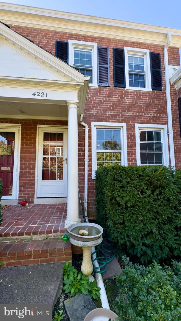 4221 32ND RD S, ARLINGTON, Virginia 22206, 2 Bedrooms Bedrooms, ,2 BathroomsBathrooms,Residential,For sale,4221 32ND RD S,VAAR2049594 MLS # VAAR2049594