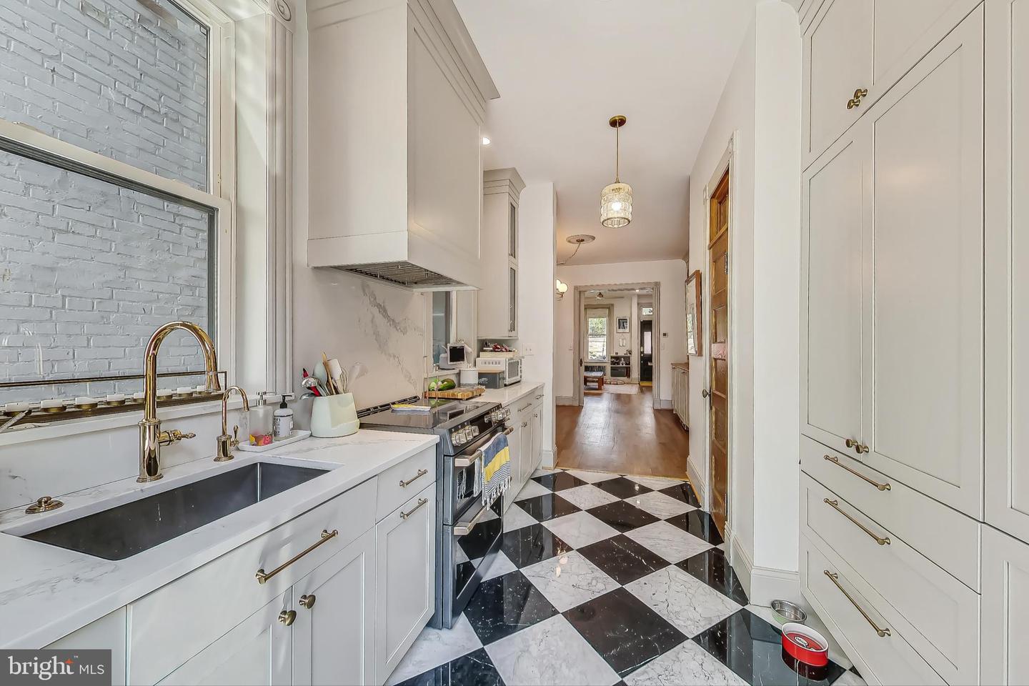 906 8TH ST NE, WASHINGTON, District Of Columbia 20002, 4 Bedrooms Bedrooms, ,3 BathroomsBathrooms,Residential,For sale,906 8TH ST NE,DCDC2163788 MLS # DCDC2163788