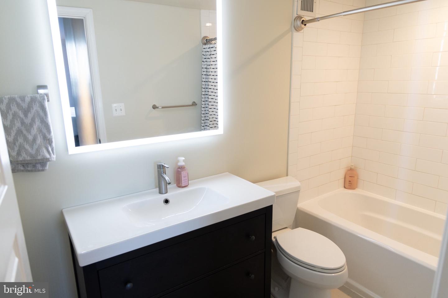 5500 HOLMES RUN PKWY #1207, ALEXANDRIA, Virginia 22304, 1 Bedroom Bedrooms, ,1 BathroomBathrooms,Residential,For sale,5500 HOLMES RUN PKWY #1207,VAAX2038800 MLS # VAAX2038800