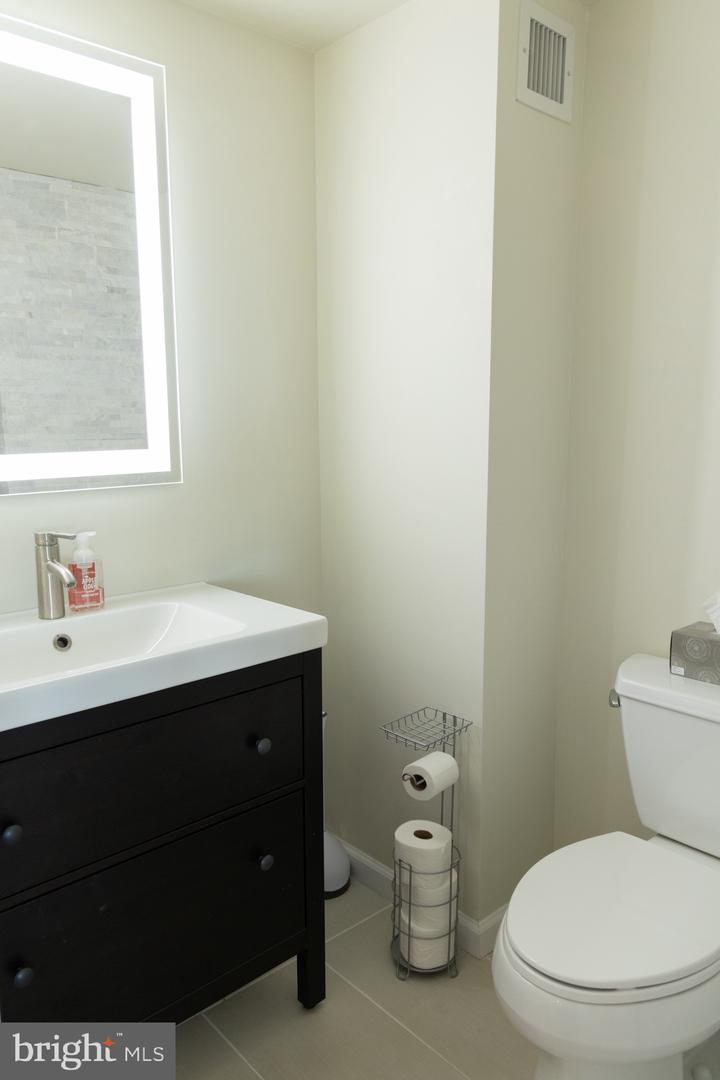 5500 HOLMES RUN PKWY #1207, ALEXANDRIA, Virginia 22304, 1 Bedroom Bedrooms, ,1 BathroomBathrooms,Residential,For sale,5500 HOLMES RUN PKWY #1207,VAAX2038800 MLS # VAAX2038800