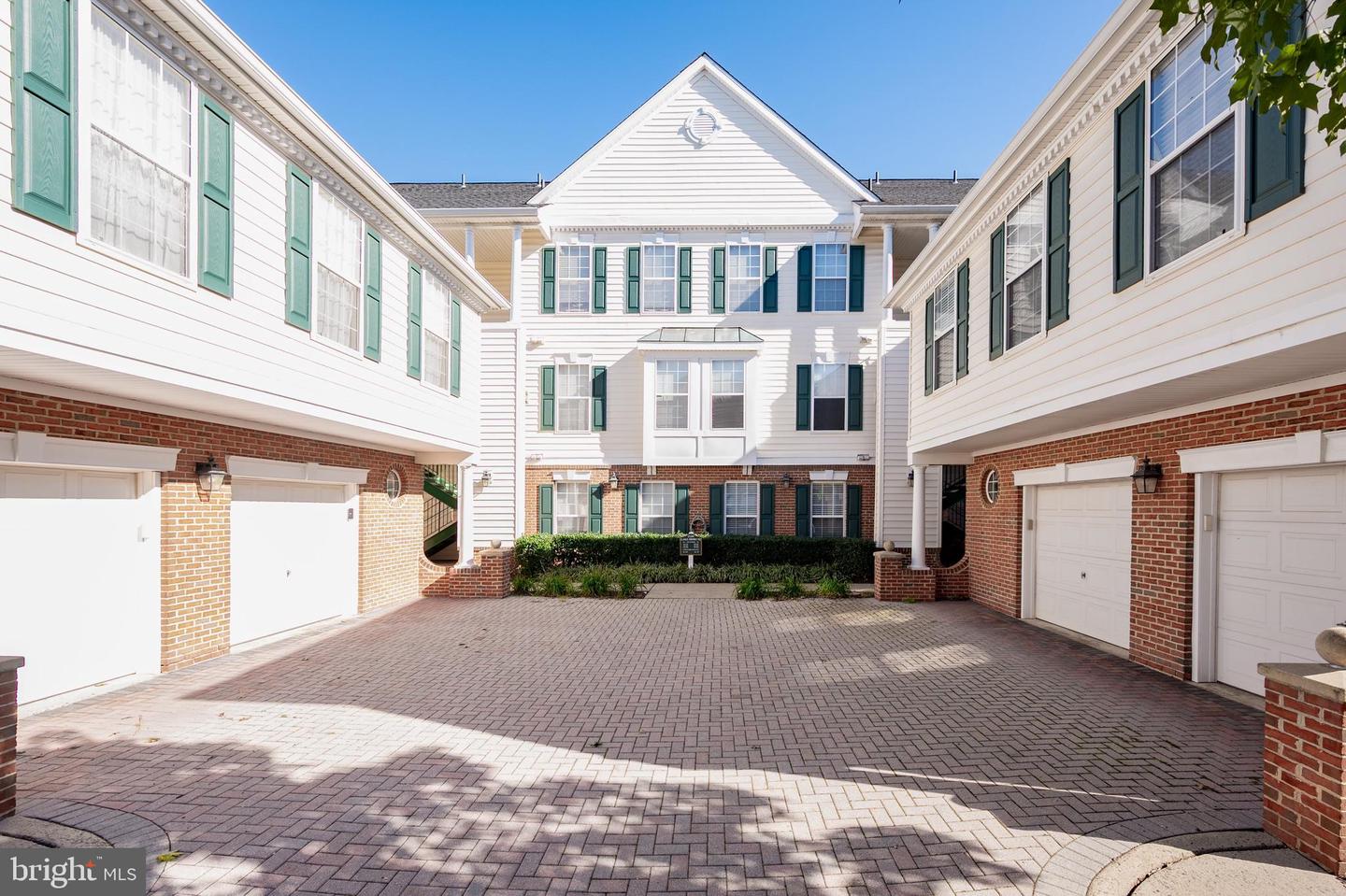 25280 LAKE SHORE SQUARE #103, CHANTILLY, Virginia 20152, 2 Bedrooms Bedrooms, ,2 BathroomsBathrooms,Residential,For sale,25280 LAKE SHORE SQUARE #103,VALO2081838 MLS # VALO2081838