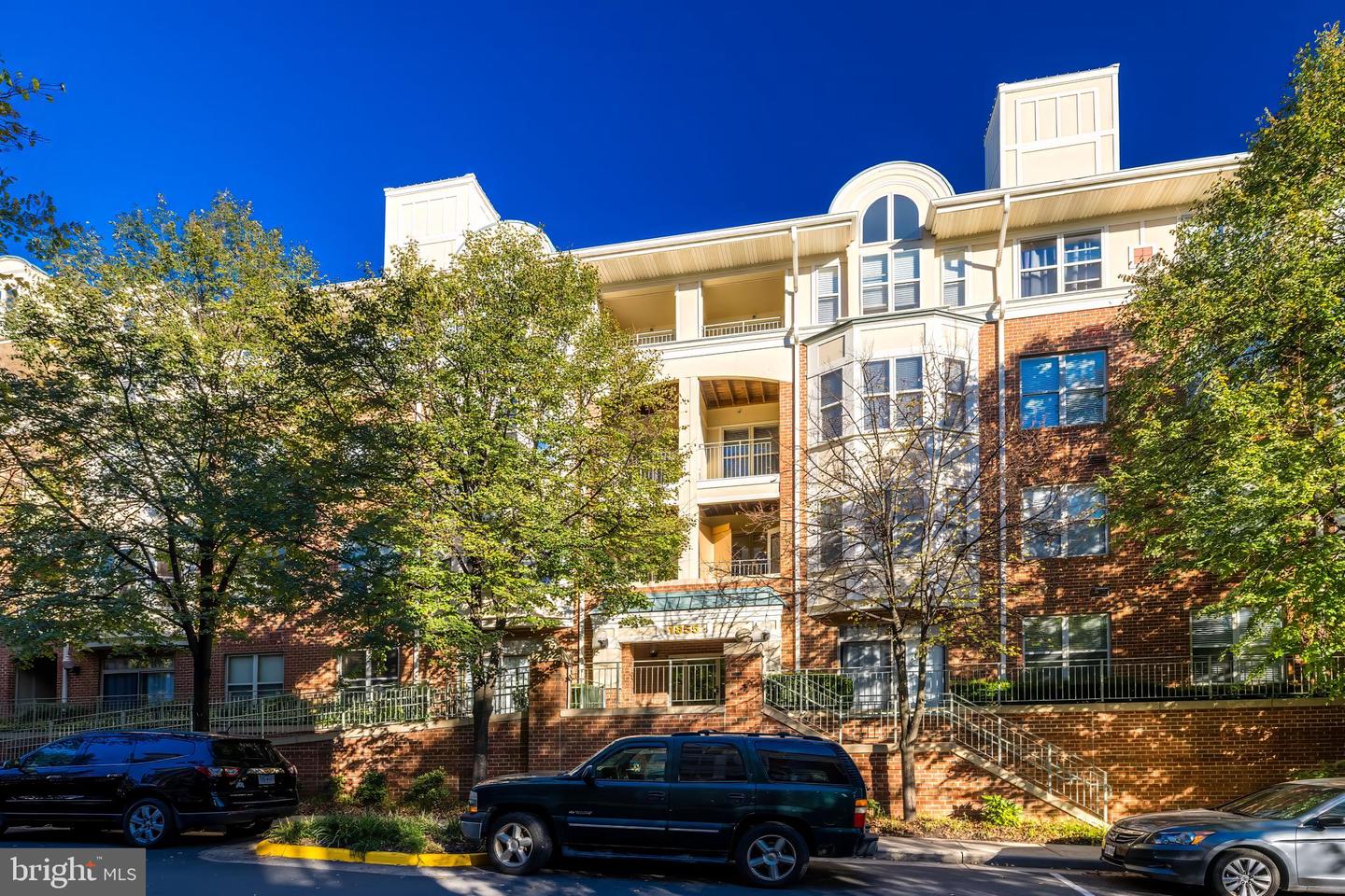 1855 STRATFORD PARK PL #207, RESTON, Virginia 20190, 2 Bedrooms Bedrooms, ,2 BathroomsBathrooms,Residential,For sale,1855 STRATFORD PARK PL #207,VAFX2206028 MLS # VAFX2206028