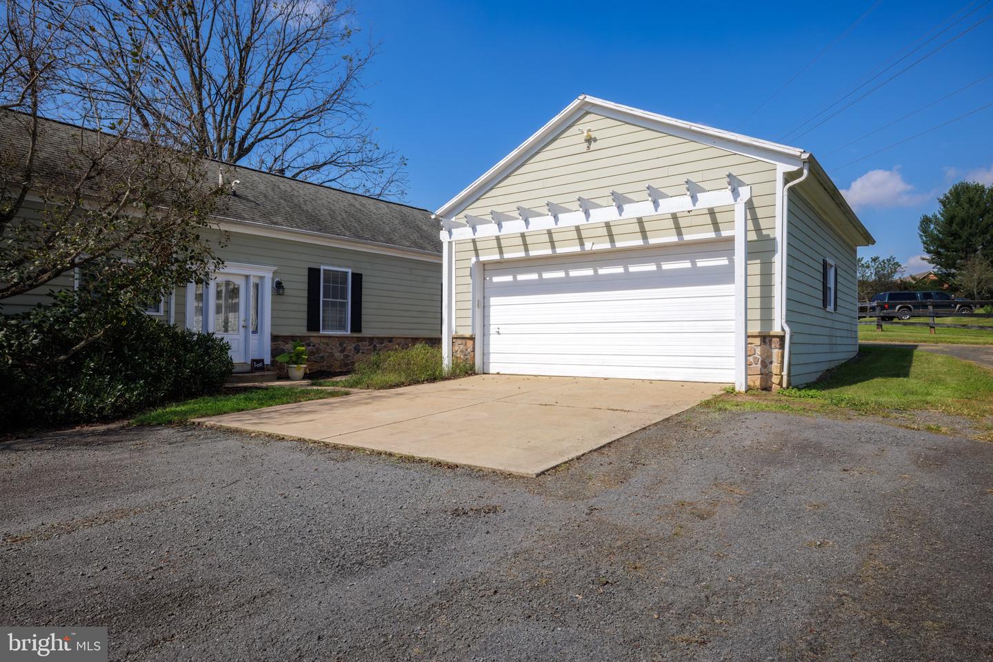 8105 WILLBOYD CT, MARSHALL, Virginia 20115, 4 Bedrooms Bedrooms, ,3 BathroomsBathrooms,Residential,For sale,8105 WILLBOYD CT,VAFQ2014272 MLS # VAFQ2014272